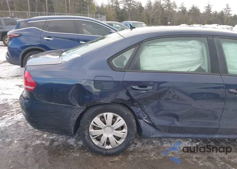 2013 Volkswagen Passat 2.5L S z USA, uszkodzony, nr VIN 1VWAP7A3XDC149292